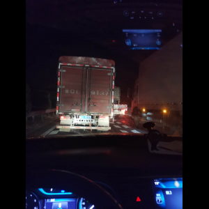 “为什么很多车没有后排中央头枕？能自己加装吗？”