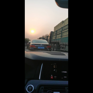 “为什么很多车没有后排中央头枕？能自己加装吗？”