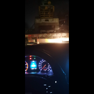 “为什么很多车没有后排中央头枕?能自己加装吗?”