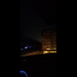 “为什么很多车没有后排中央头枕？能自己加装吗？”