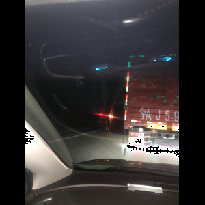 “为什么很多车没有后排中央头枕？能自己加装吗？”