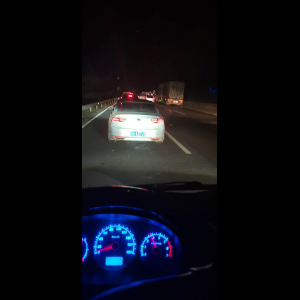 “为什么很多车没有后排中央头枕？能自己加装吗？”
