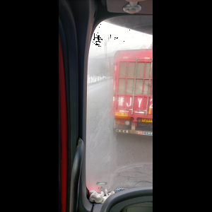 “为什么很多车没有后排中央头枕？能自己加装吗？”