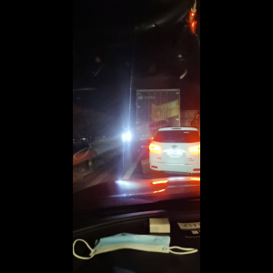 “为什么很多车没有后排中央头枕？能自己加装吗？”