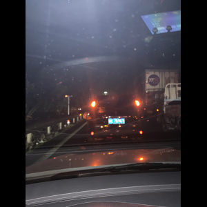 “为什么很多车没有后排中央头枕？能自己加装吗？”