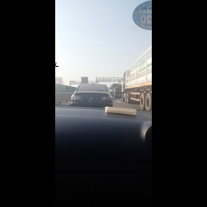 “为什么很多车没有后排中央头枕？能自己加装吗？”