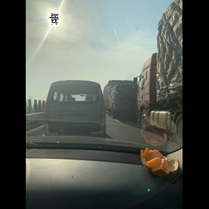 “为什么很多车没有后排中央头枕？能自己加装吗？”