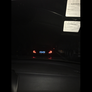 “为什么很多车没有后排中央头枕？能自己加装吗？”