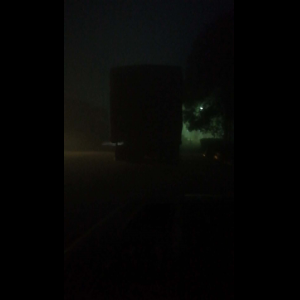 “为什么很多车没有后排中央头枕？能自己加装吗？”