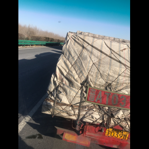 “为什么很多车没有后排中央头枕？能自己加装吗？”