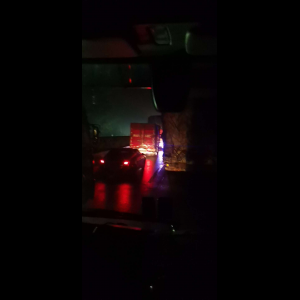 “为什么很多车没有后排中央头枕？能自己加装吗？”