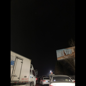 “为什么很多车没有后排中央头枕？能自己加装吗？”