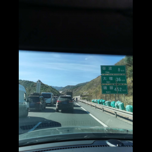 “为什么很多车没有后排中央头枕？能自己加装吗？”
