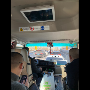 “为什么很多车没有后排中央头枕？能自己加装吗？”