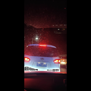 “为什么很多车没有后排中央头枕？能自己加装吗？”