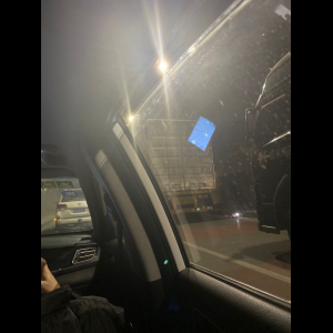 “为什么很多车没有后排中央头枕？能自己加装吗？”