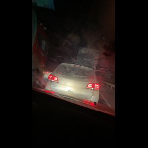 “为什么很多车没有后排中央头枕？能自己加装吗？”