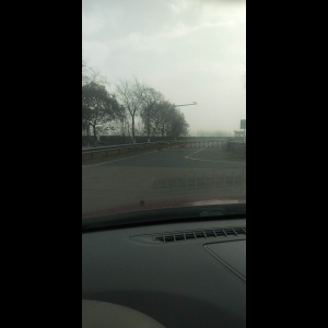 “为什么很多车没有后排中央头枕?能自己加装吗?”