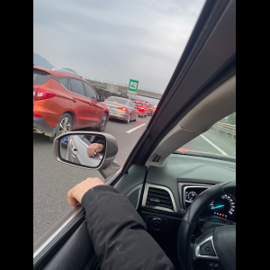 “为什么很多车没有后排中央头枕？能自己加装吗？”