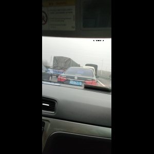 “为什么很多车没有后排中央头枕？能自己加装吗？”