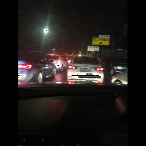 “为什么很多车没有后排中央头枕？能自己加装吗？”