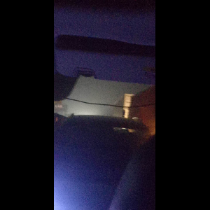 “为什么很多车没有后排中央头枕？能自己加装吗？”