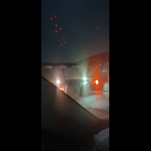 “为什么很多车没有后排中央头枕？能自己加装吗？”