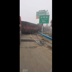 “为什么很多车没有后排中央头枕？能自己加装吗？”