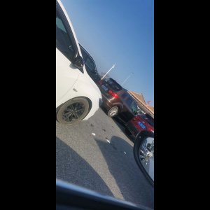 “为什么很多车没有后排中央头枕？能自己加装吗？”