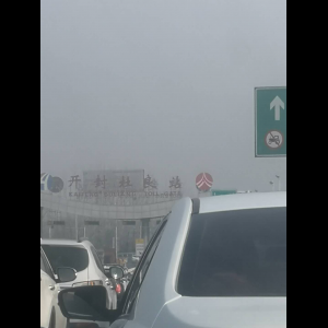 “为什么很多车没有后排中央头枕？能自己加装吗？”