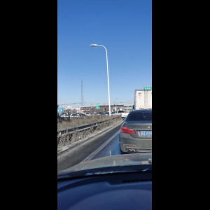 “为什么很多车没有后排中央头枕？能自己加装吗？”