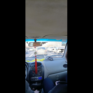 “为什么很多车没有后排中央头枕？能自己加装吗？”