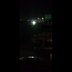 “为什么很多车没有后排中央头枕？能自己加装吗？”