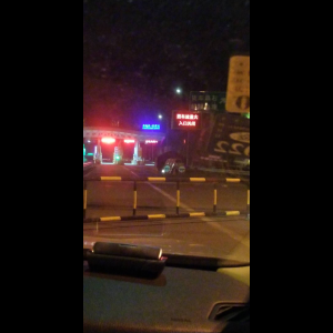 “为什么很多车没有后排中央头枕？能自己加装吗？”