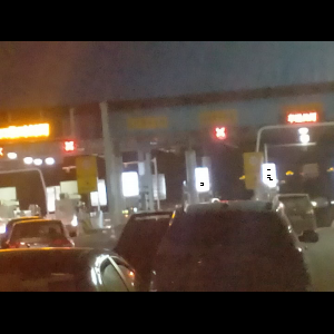 “为什么很多车没有后排中央头枕？能自己加装吗？”