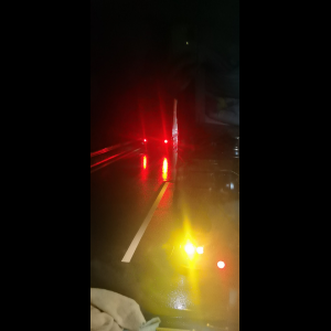 “为什么很多车没有后排中央头枕？能自己加装吗？”