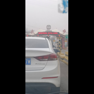 “为什么很多车没有后排中央头枕？能自己加装吗？”