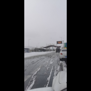 “为什么很多车没有后排中央头枕？能自己加装吗？”