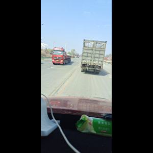 “为什么很多车没有后排中央头枕？能自己加装吗？”