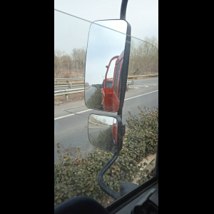 “为什么很多车没有后排中央头枕？能自己加装吗？”