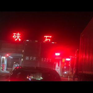 “为什么很多车没有后排中央头枕？能自己加装吗？”