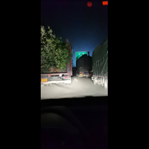 “为什么很多车没有后排中央头枕？能自己加装吗？”
