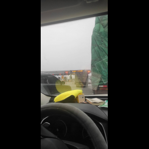 “为什么很多车没有后排中央头枕？能自己加装吗？”