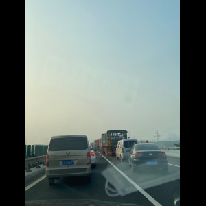 “为什么很多车没有后排中央头枕？能自己加装吗？”