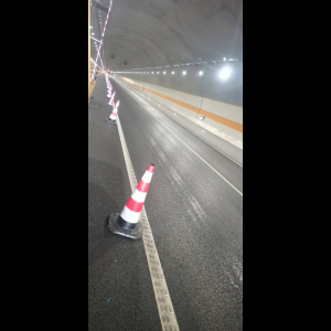“为什么很多车没有后排中央头枕？能自己加装吗？”