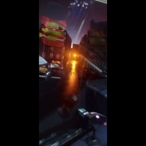“为什么很多车没有后排中央头枕？能自己加装吗？”