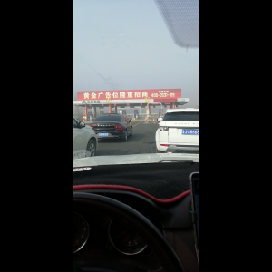 “为什么很多车没有后排中央头枕？能自己加装吗？”