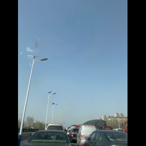“为什么很多车没有后排中央头枕？能自己加装吗？”