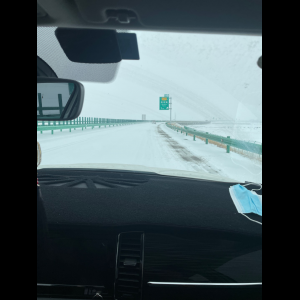 “为什么很多车没有后排中央头枕？能自己加装吗？”