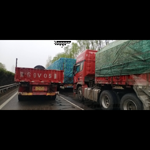 “为什么很多车没有后排中央头枕？能自己加装吗？”
